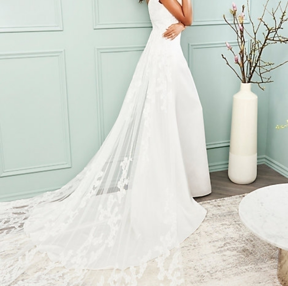 💖HOST PICK💝 Le Chateau White Wedding Dress